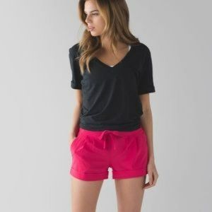 Lululemon Spring Break Away Short II Pink